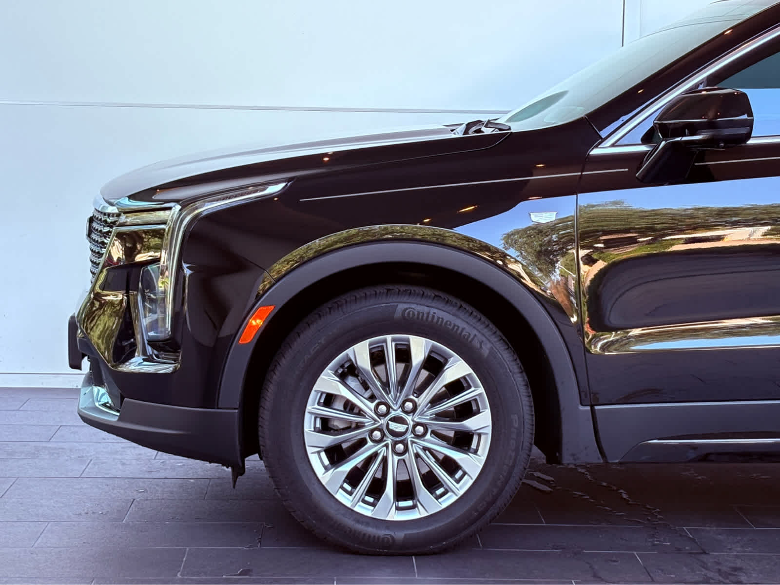 2025 Cadillac XT4 Premium Luxury photo 5