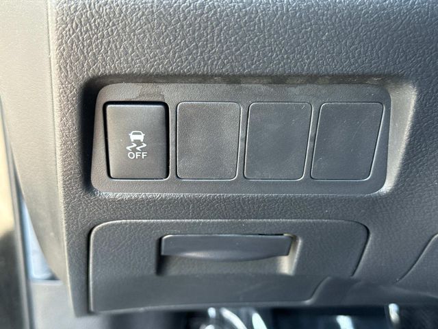 2012 Toyota Corolla Matrix L 4WD photo 33