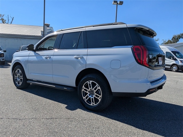 2025 Ford Expedition photo 4