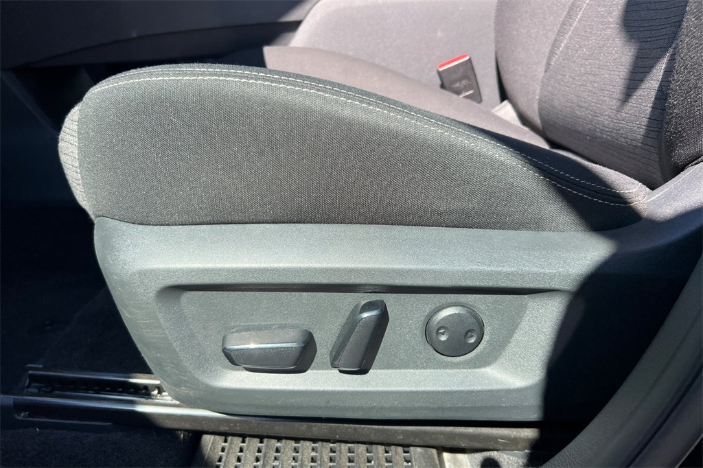 2023 Nissan Rogue SV photo 14