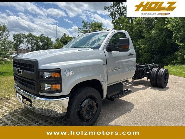 2024 Chevrolet Silverado 4500 Medium Duty Chassis Cab Work Truck's photo