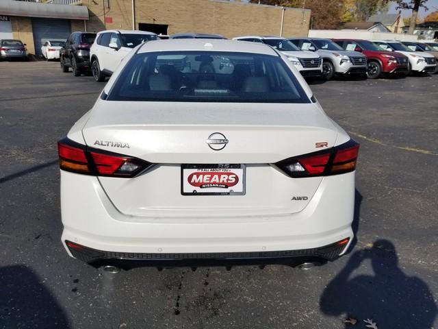 2025 Nissan Altima 2.5 SR photo 3