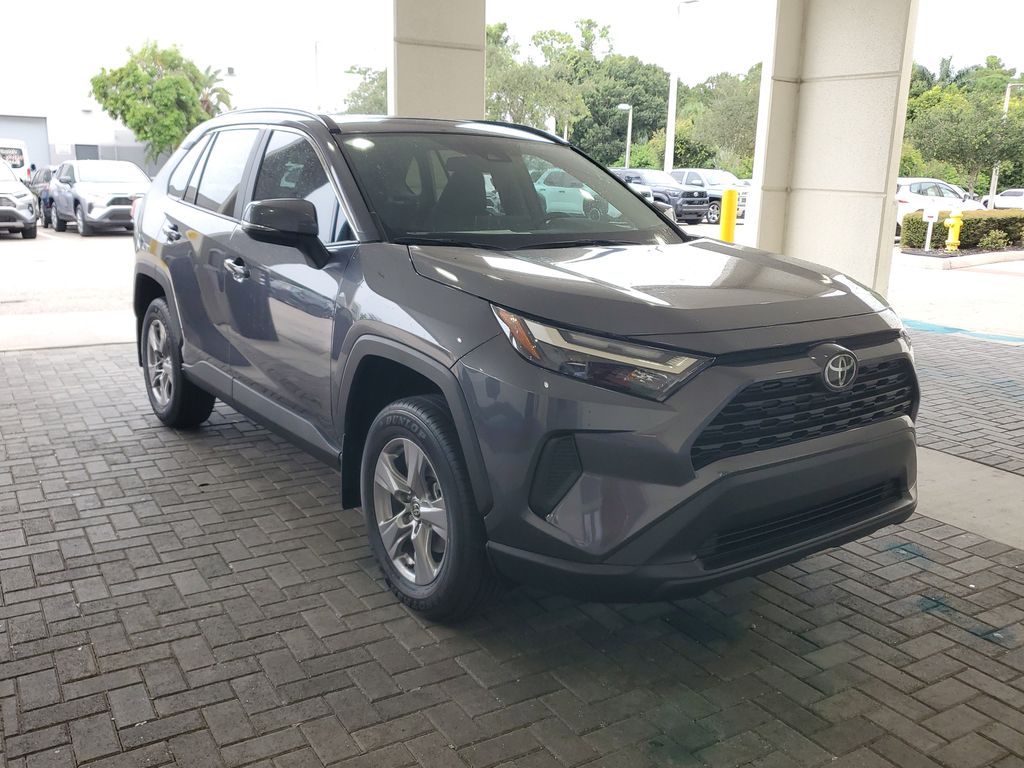 2025 Toyota RAV4 XLE photo 3