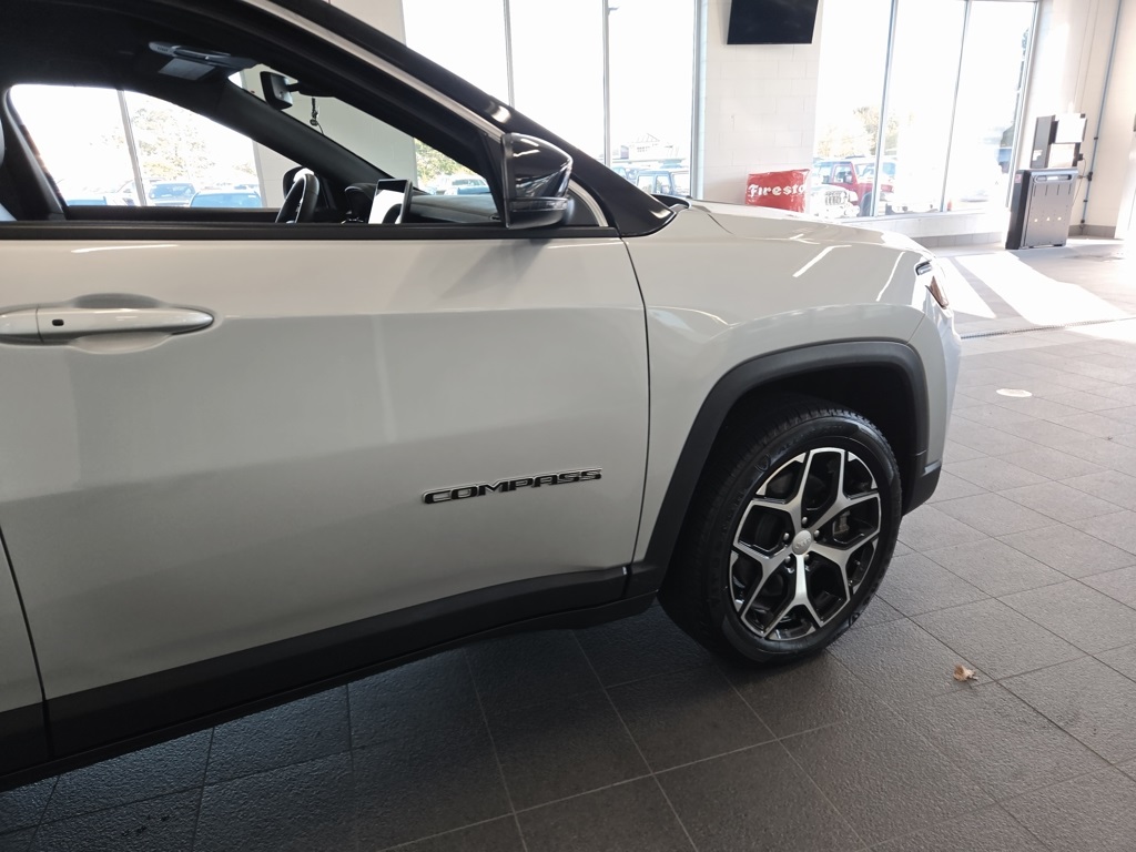 2024 Jeep Compass Limited photo 4