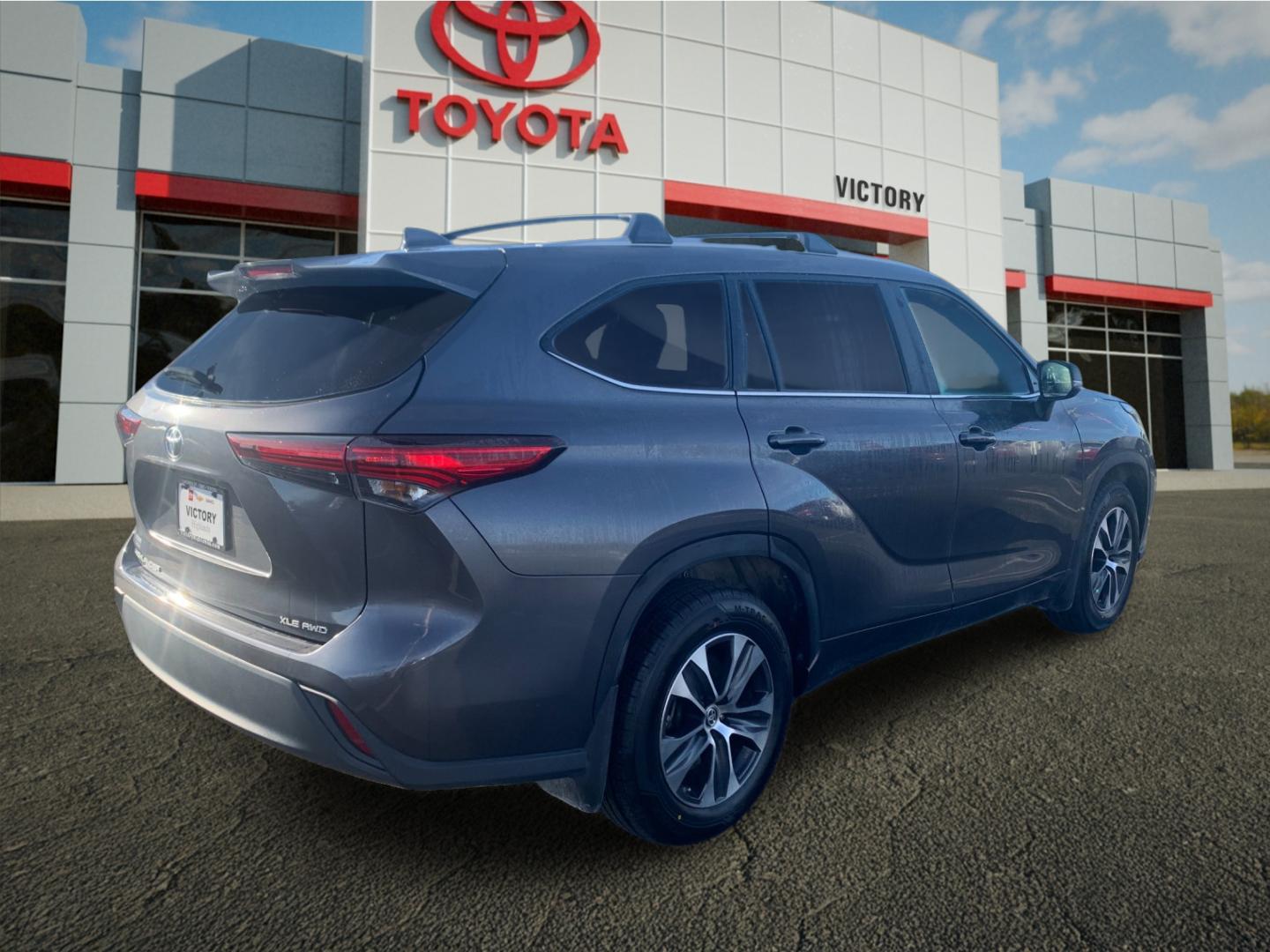 2024 Toyota Highlander XLE photo 3