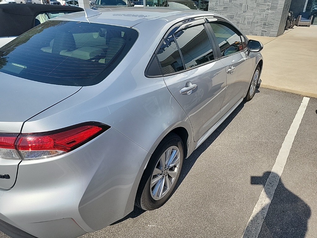 2024 Toyota Corolla Hybrid LE photo 2