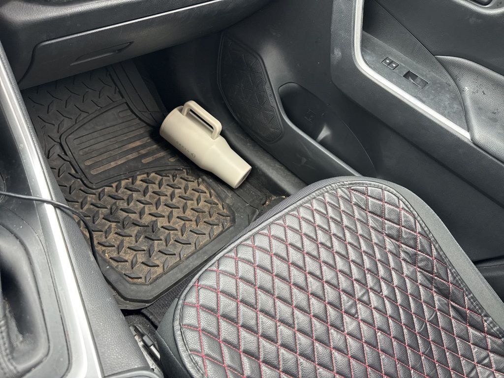 2019 Toyota RAV4 Hybrid LE photo 16