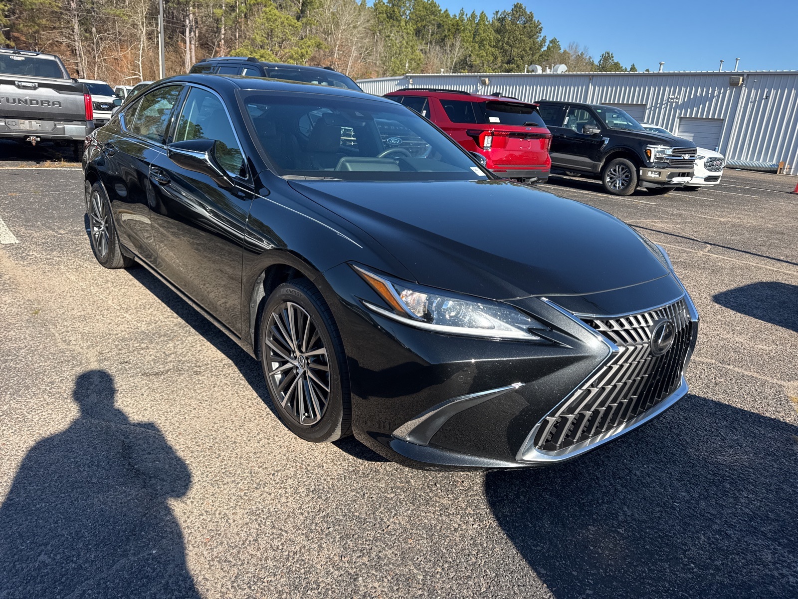 2023 Lexus ES Base's photo