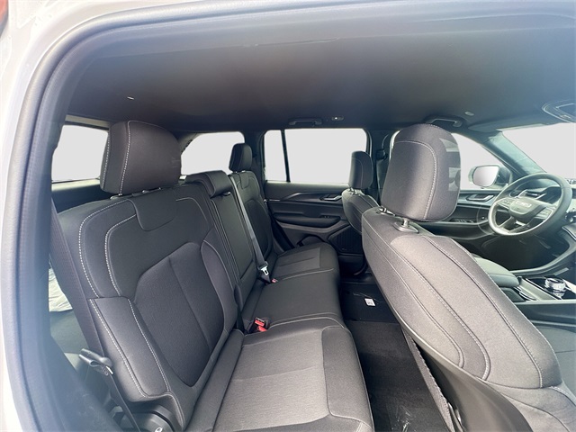 2025 Jeep Grand Cherokee Laredo photo 21