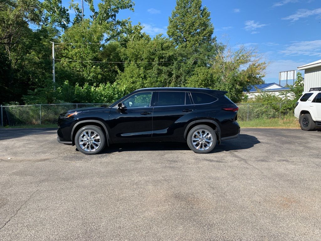 2025 Toyota Highlander Limited photo 8