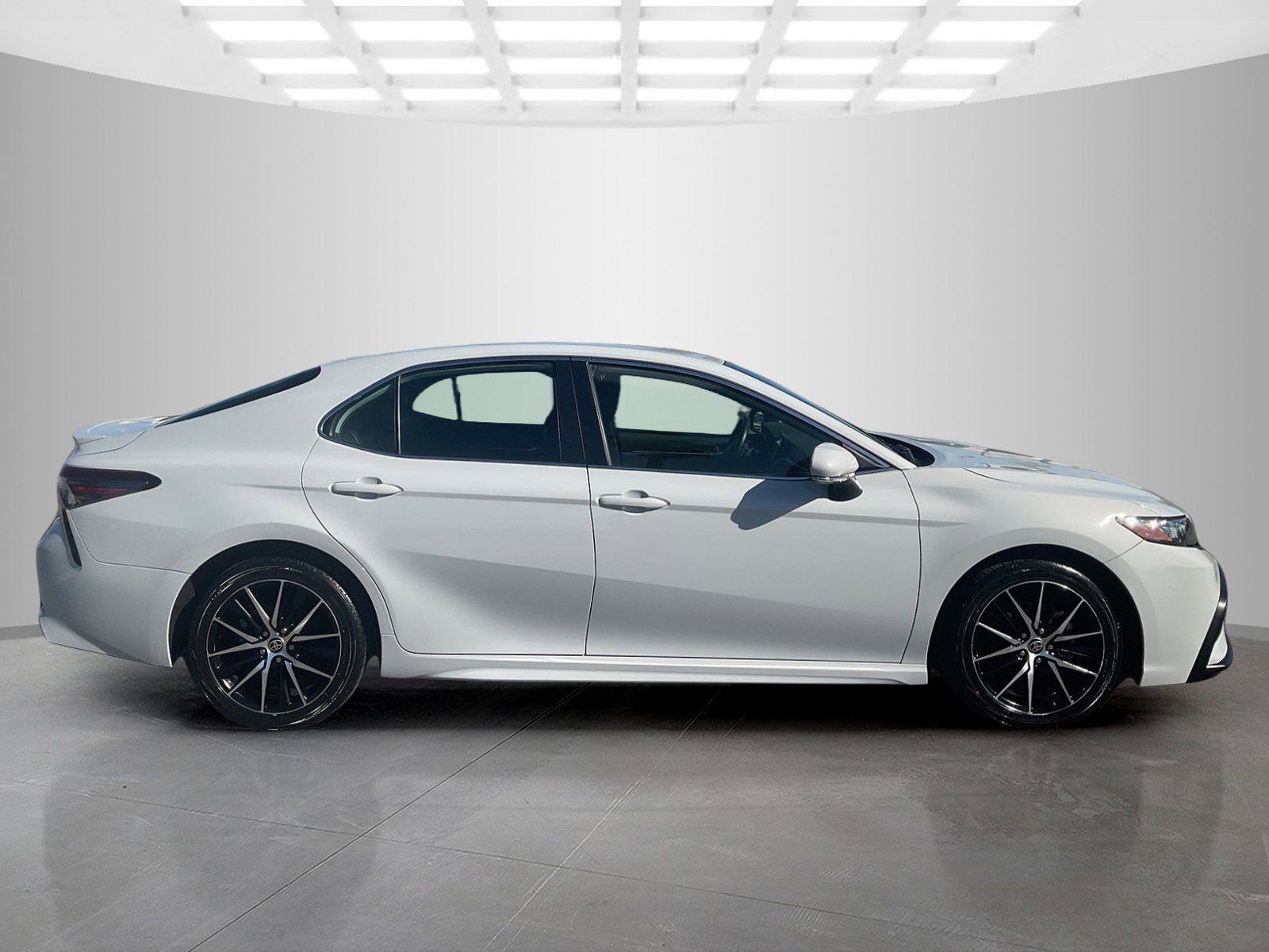 2023 Toyota Camry SE photo 2