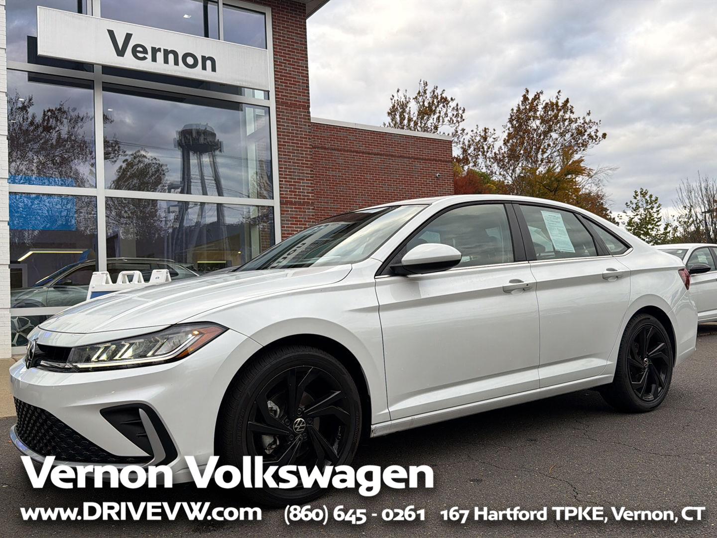 2025 Volkswagen Jetta SE's photo