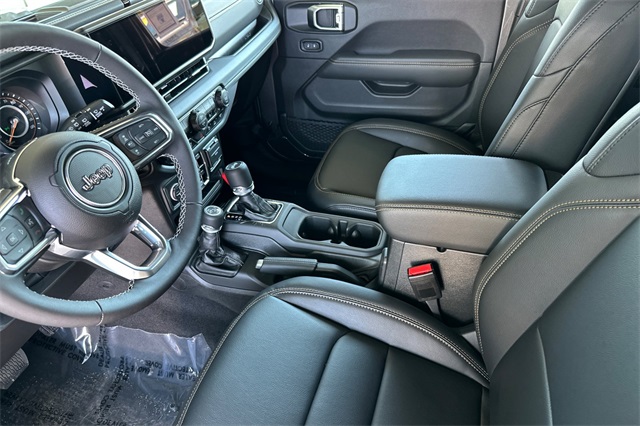 2025 Jeep Wrangler Sahara photo 2