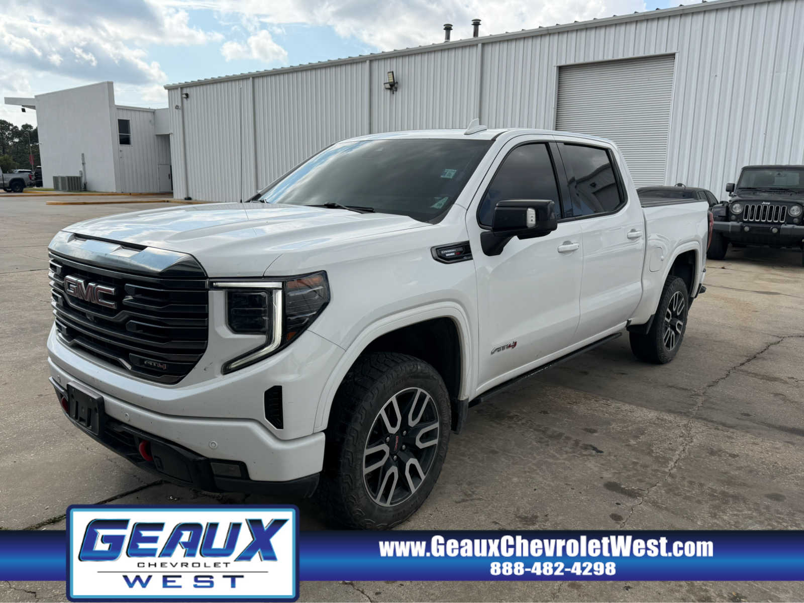 2023 GMC Sierra 1500 AT4's photo