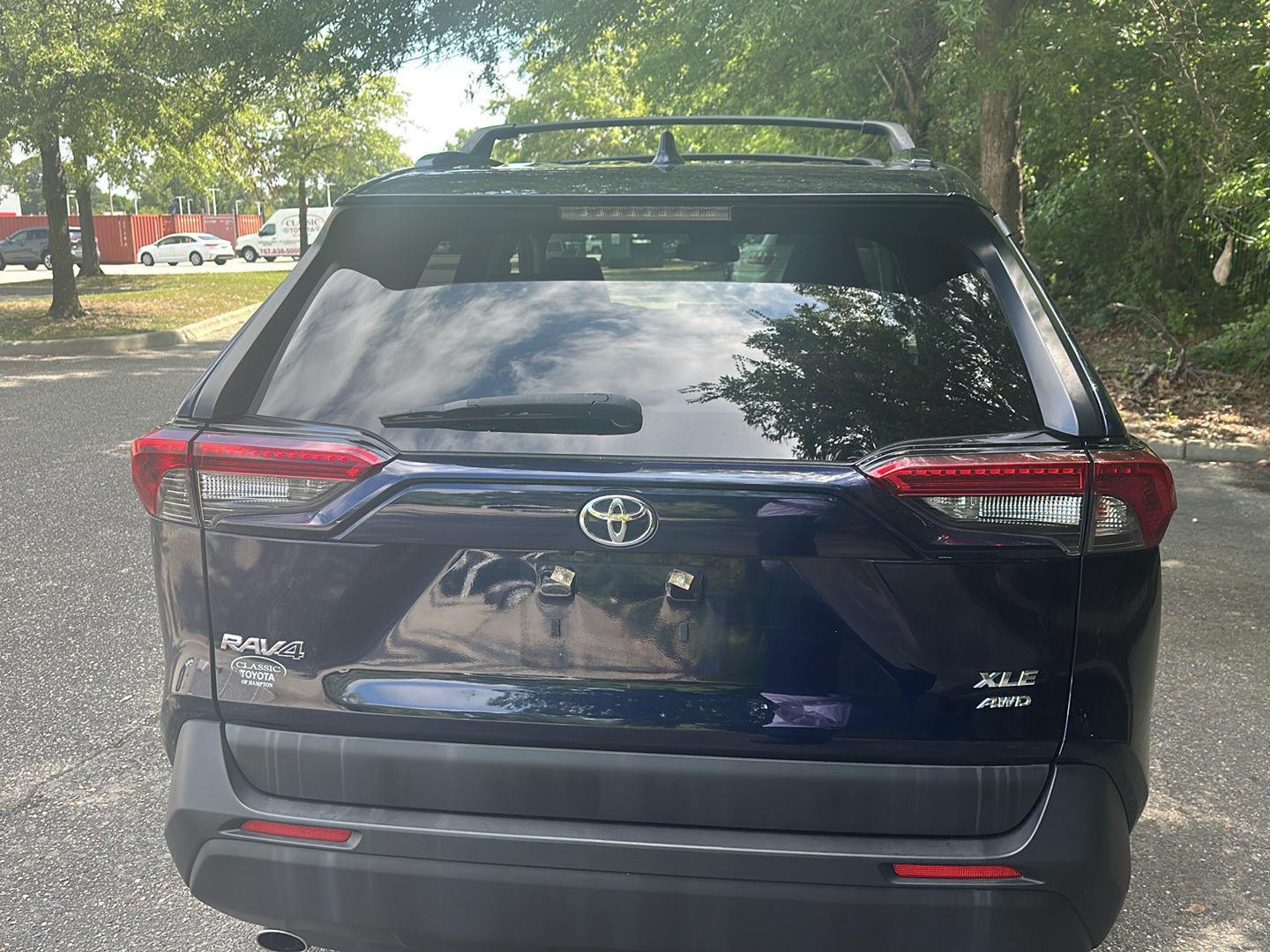2019 Toyota RAV4 XLE photo 17