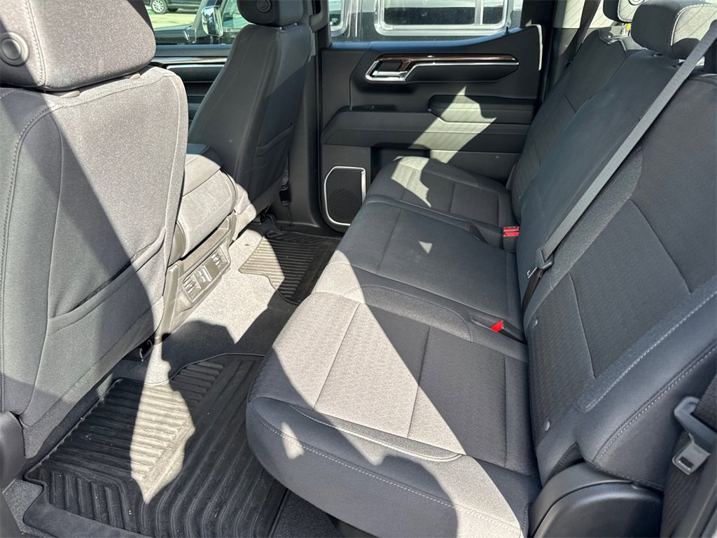 2023 Chevrolet Silverado 1500 LT photo 2