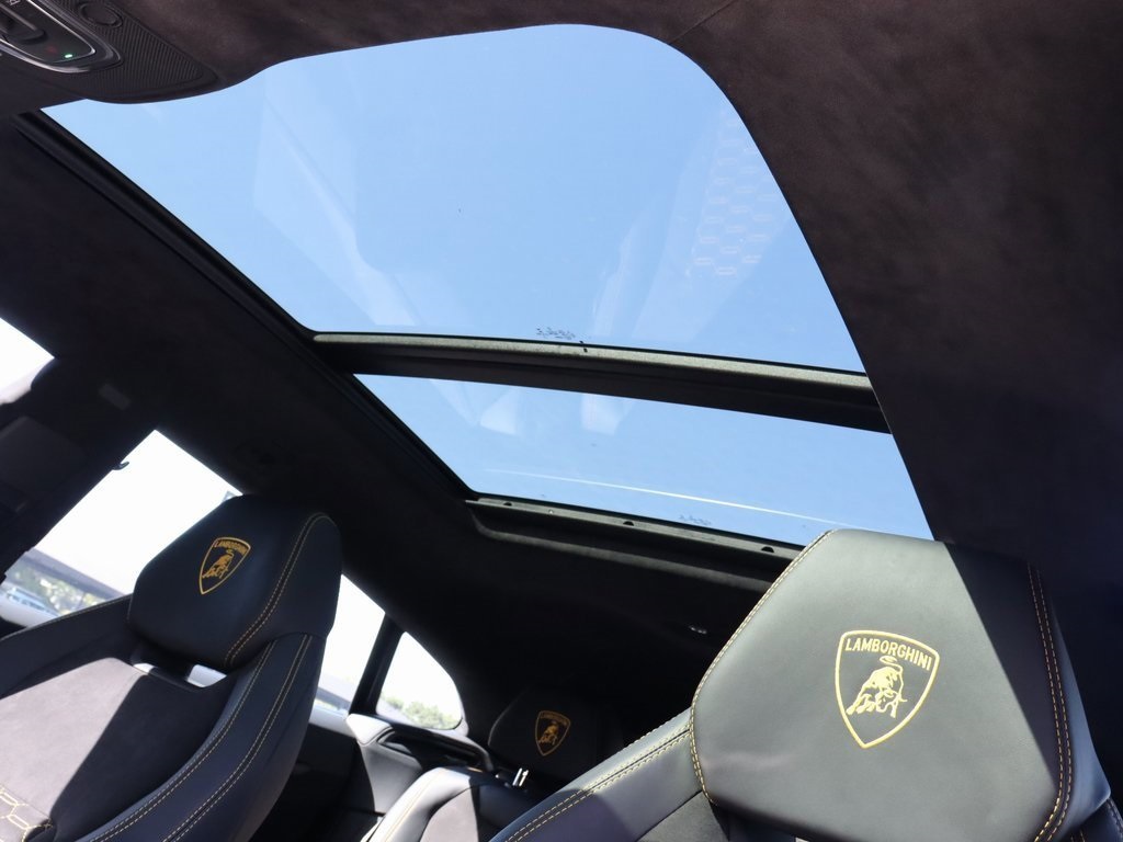 2022 Lamborghini Urus photo 21