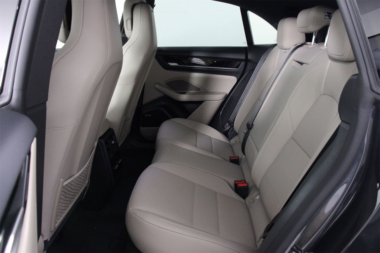 2025 Porsche Macan Electric photo 16