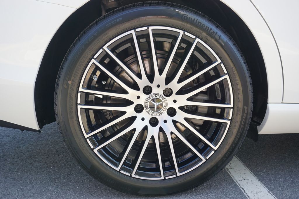 2025 Mercedes Benz C 300 photo 15