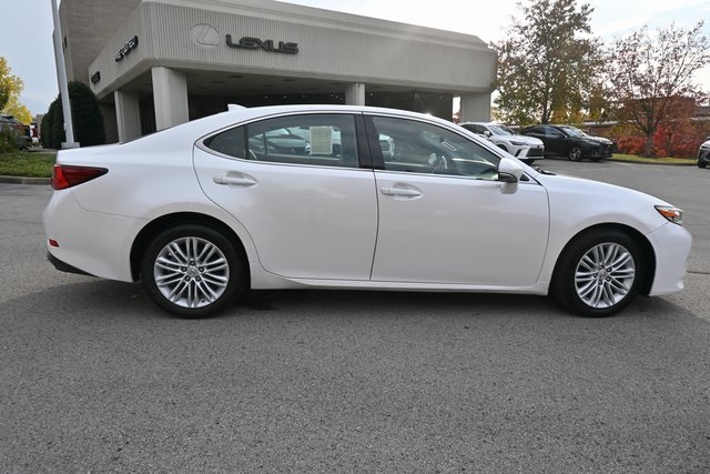 2017 Lexus ES 350 photo 2