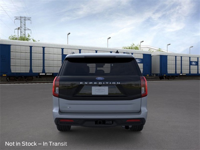 2025 Ford Expedition photo 4