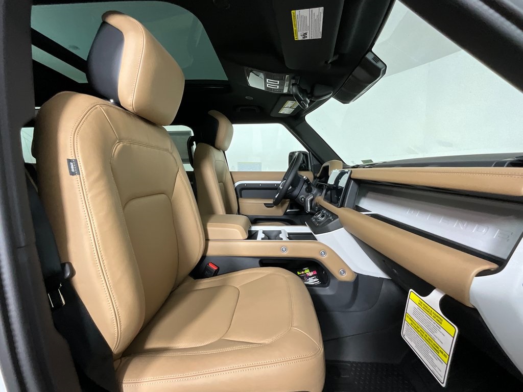 2025 Land Rover Defender 110 X-Dynamic SE photo 3