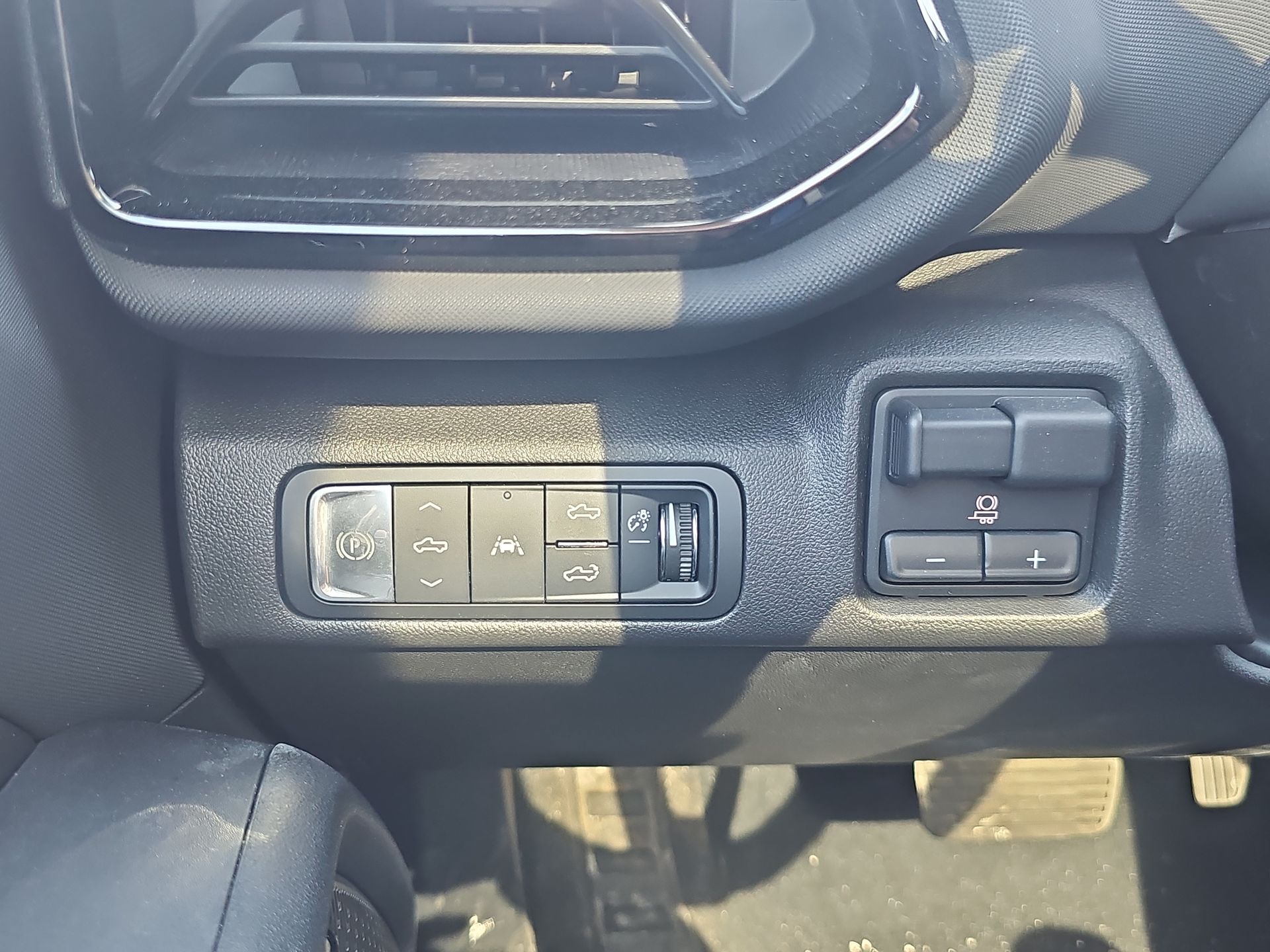 2024 Chevrolet Silverado EV RST photo 37