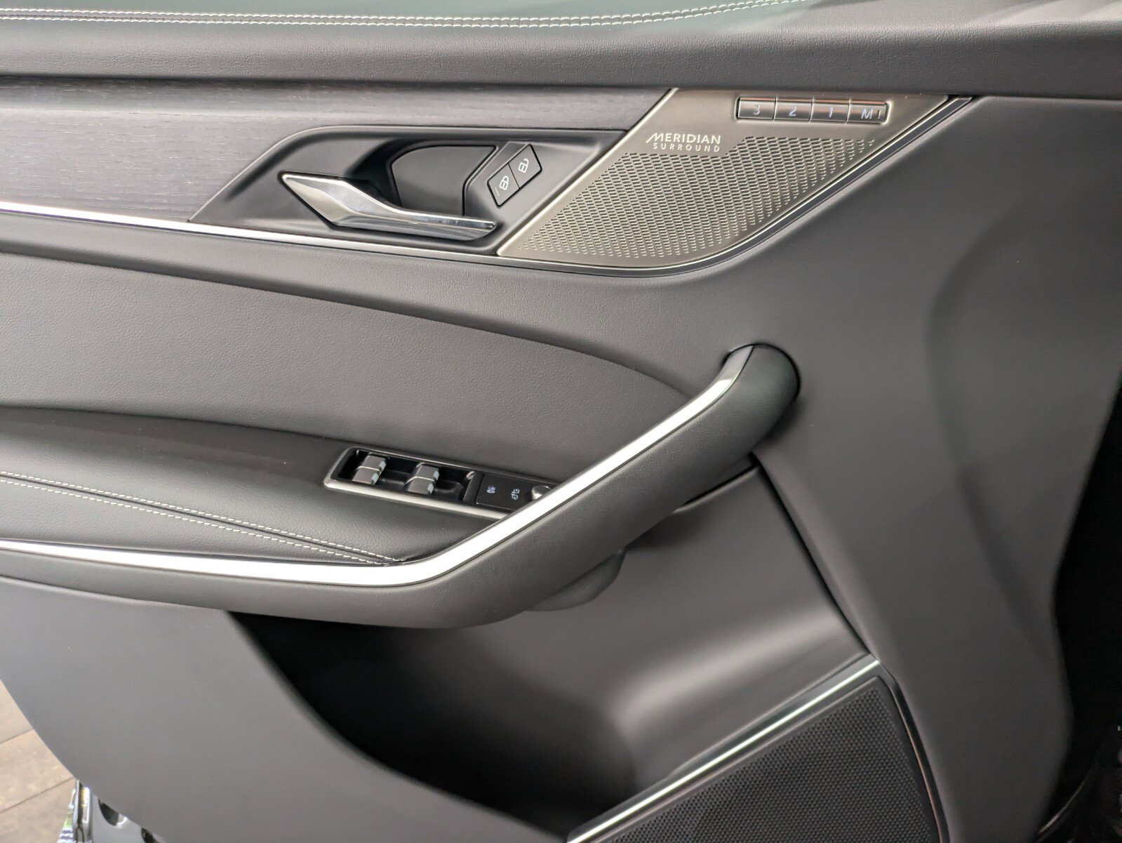 2026 Jaguar F-PACE P250 R-Dynamic S photo 18
