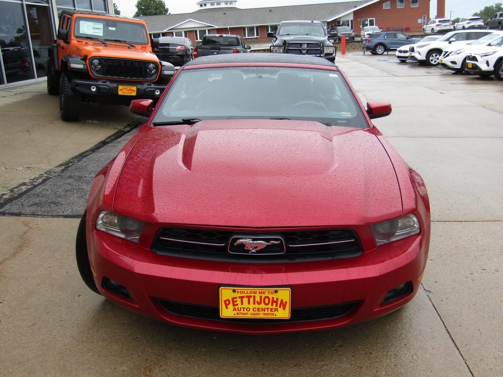 2011 Ford Mustang V6 Premium photo 10
