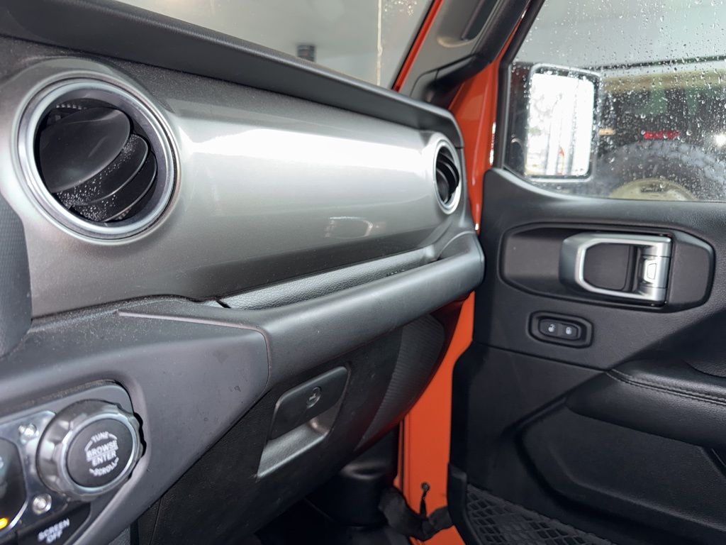 2018 Jeep Wrangler Unlimited Sahara photo 15
