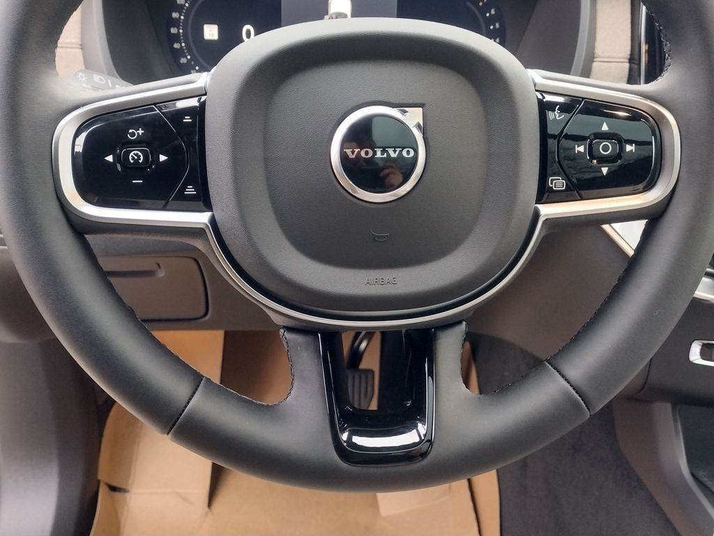 2026 VOLVO XC90 - Image 13