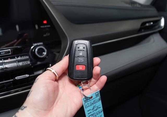2021 Toyota Highlander Limited photo 11
