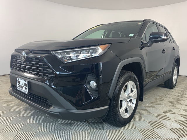 2021 Toyota RAV4 XLE photo 2