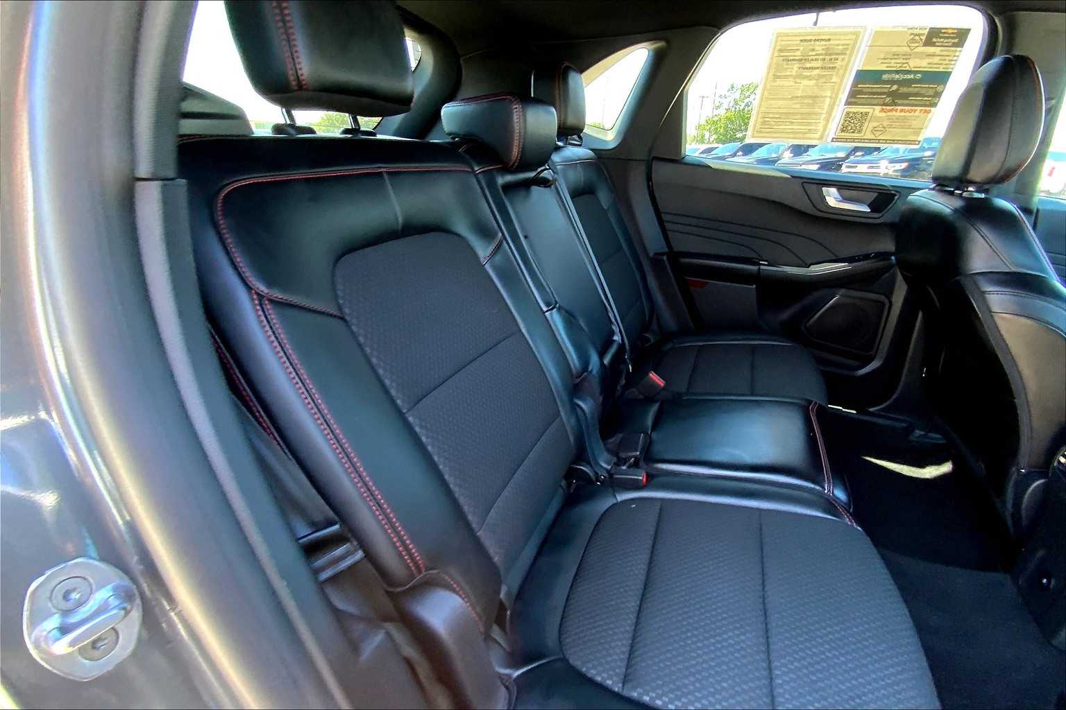 2024 Ford Escape ST-Line photo 16
