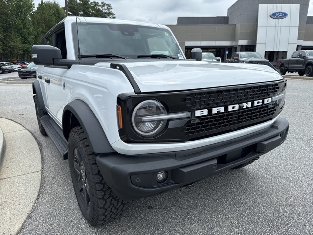 2025 Ford Bronco Outer Banks photo 3