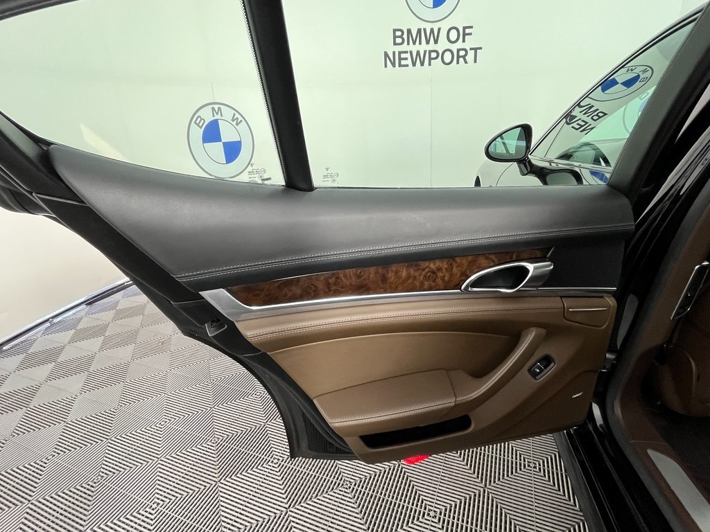 2015 Porsche Panamera Base S photo 21