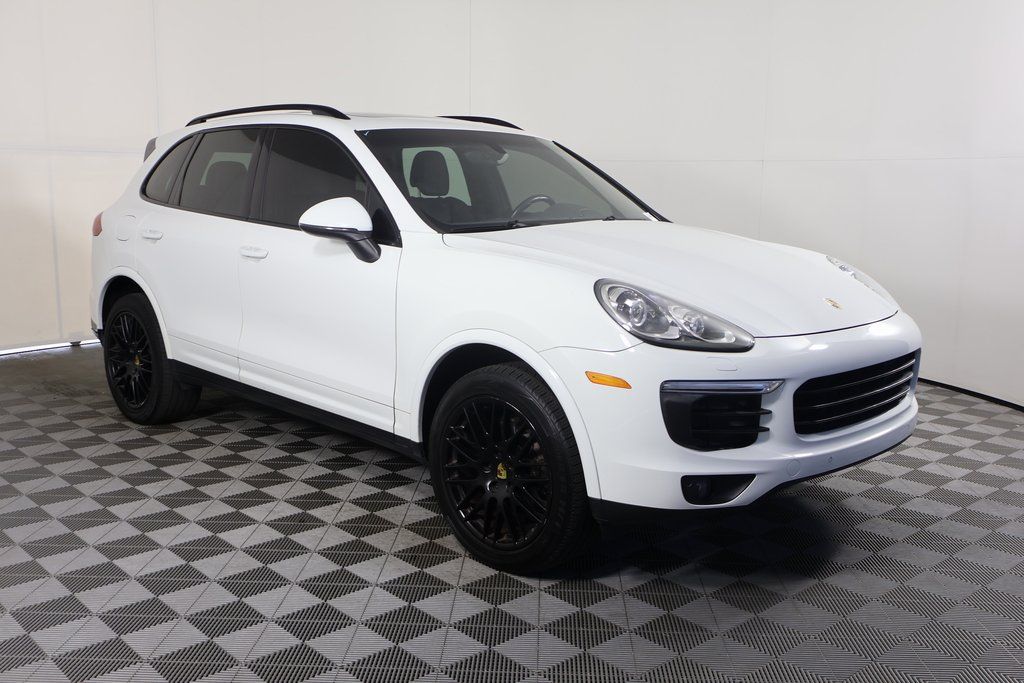 2018 Porsche Cayenne Base Platinum Edition photo 3