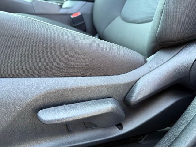 2022 Toyota RAV4 LE photo 22