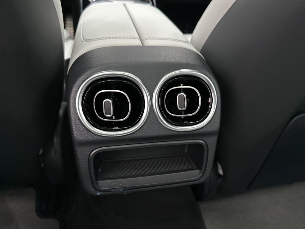 2025 Mercedes Benz C 300 photo 18