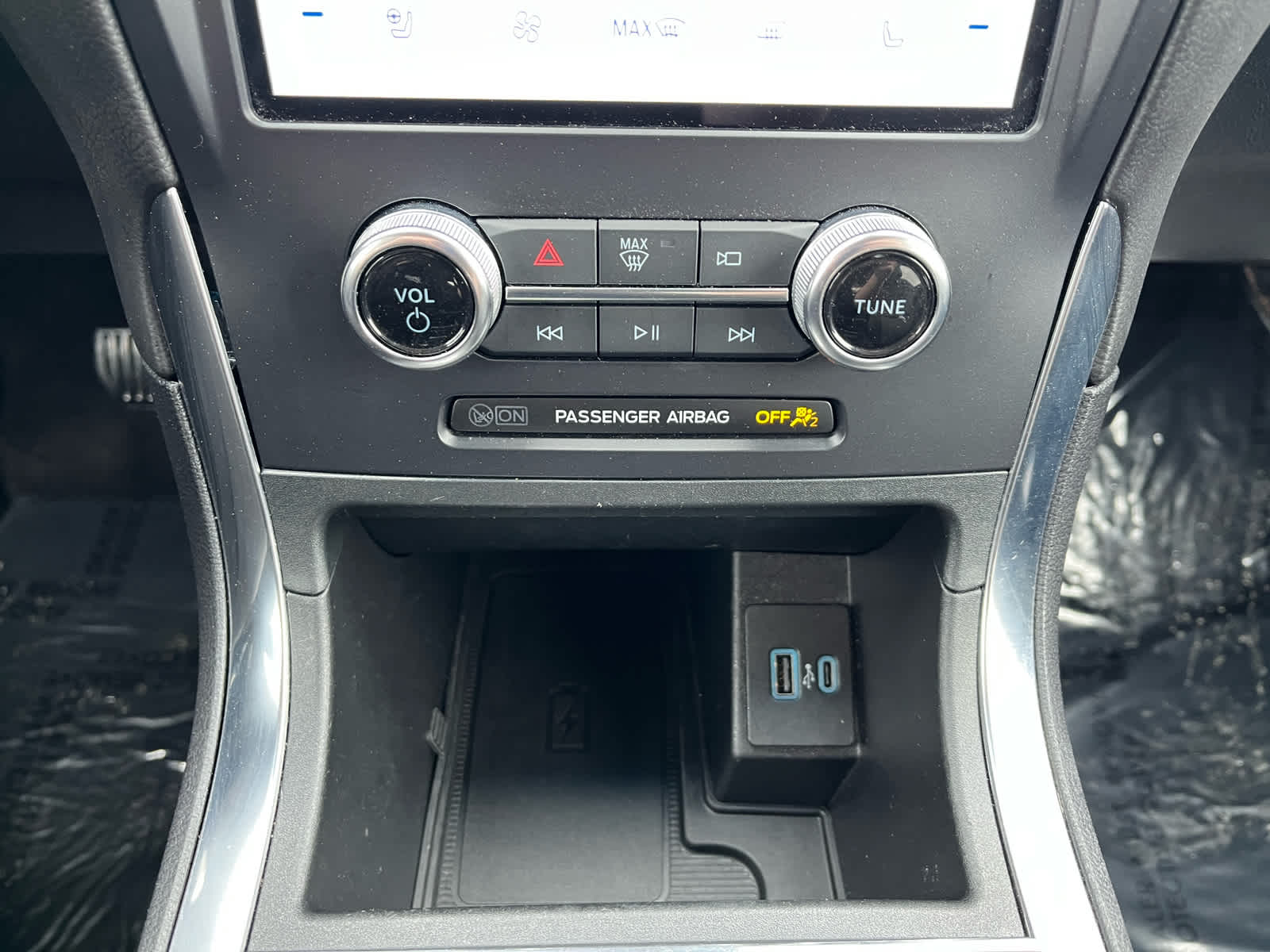 2024 Ford Edge Titanium photo 21