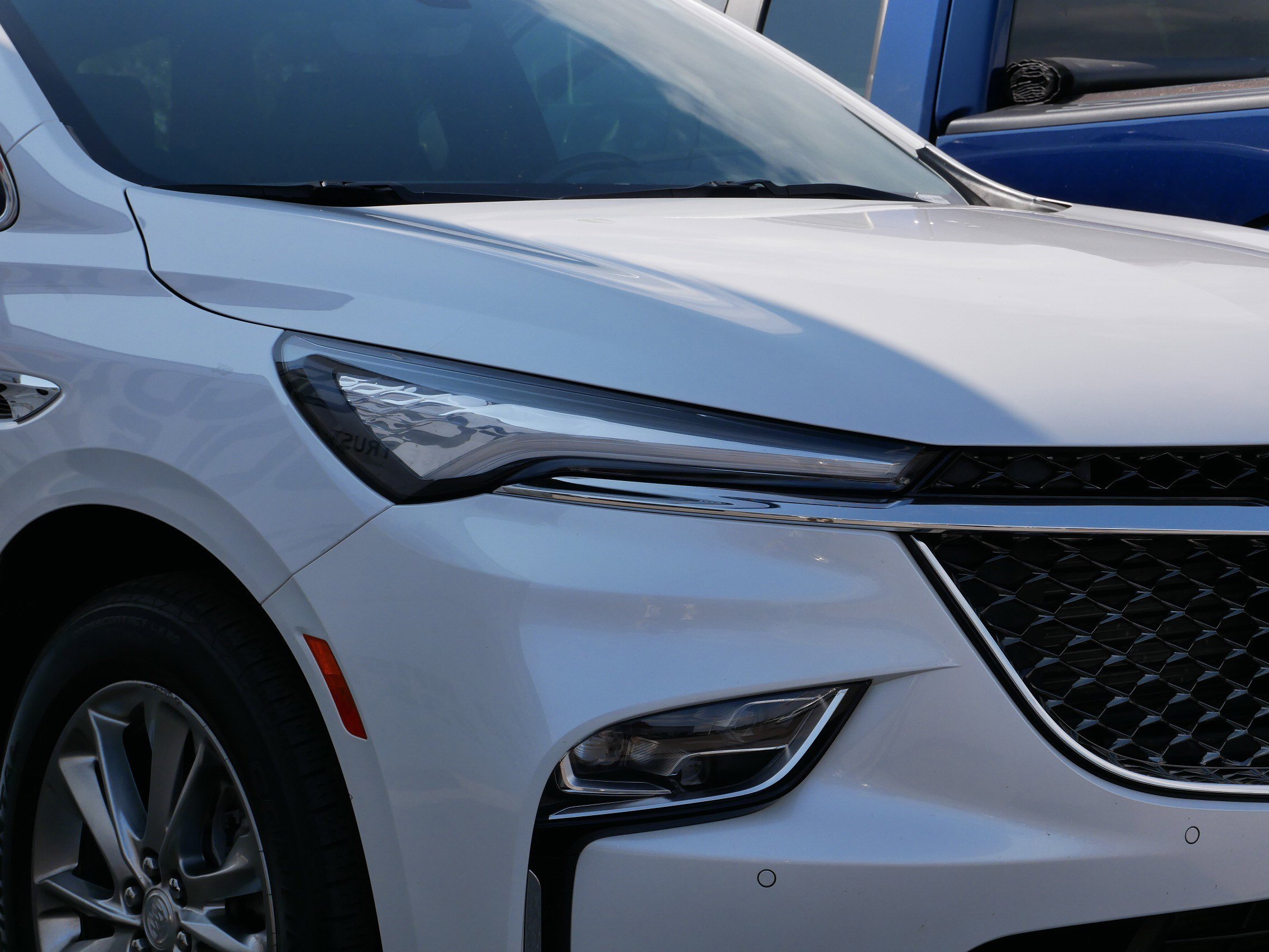 2022 Buick Enclave Avenir photo 2