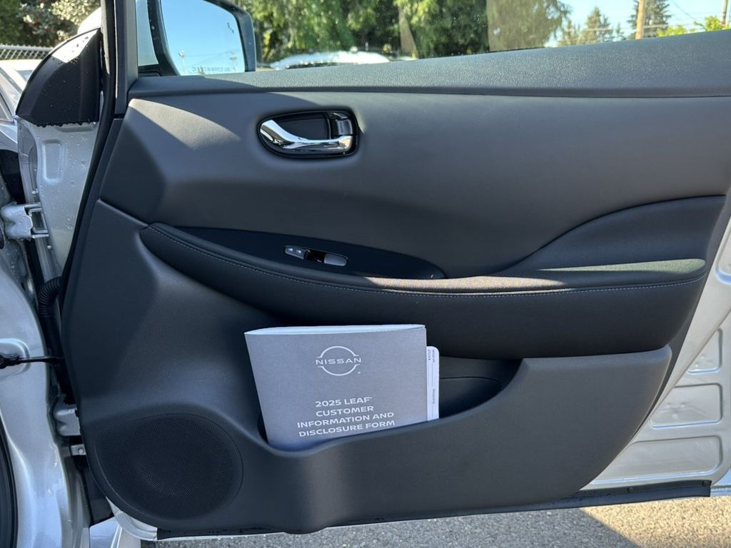 2025 Nissan Leaf SV Plus photo 22