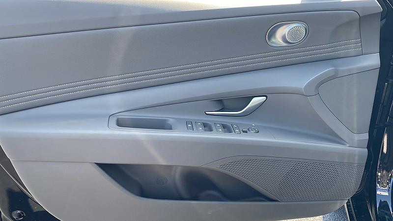 2025 Hyundai Elantra SEL Sport photo 31
