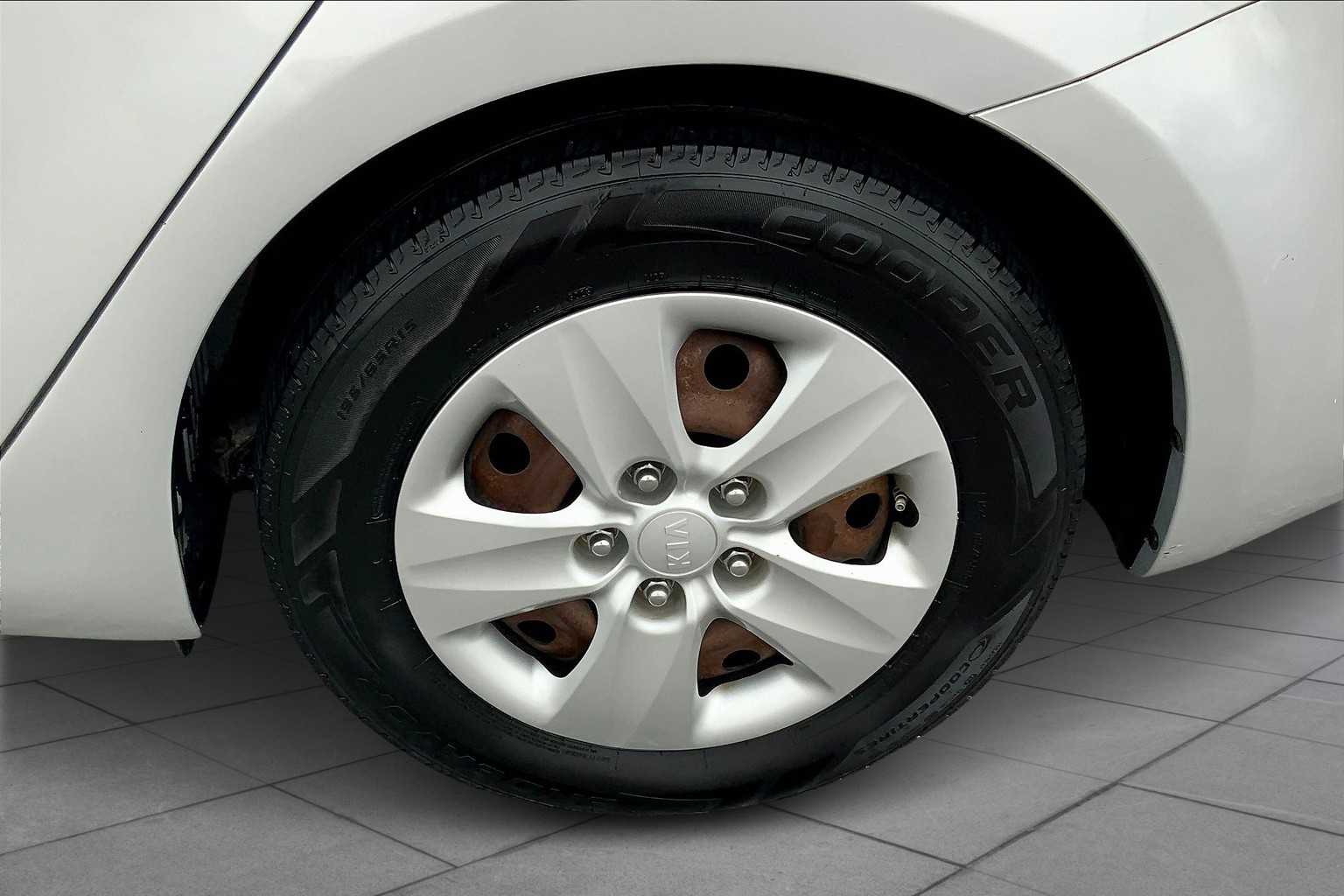 2016 Kia Forte LX photo 9