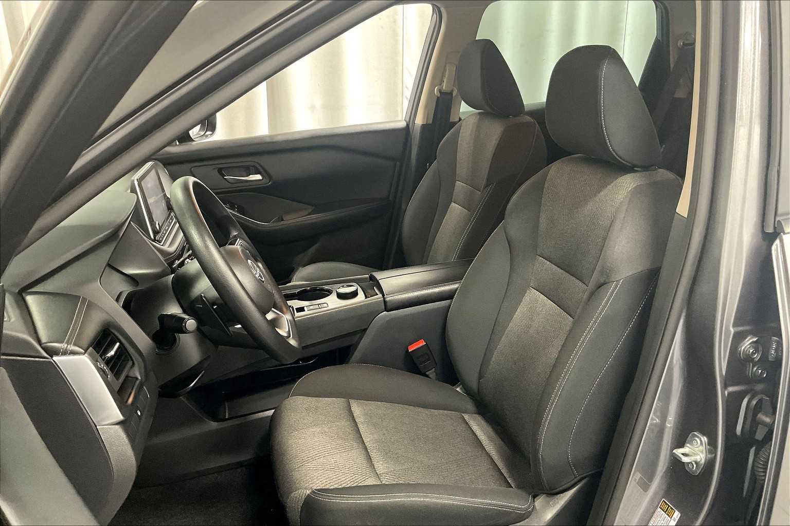 2024 Nissan Rogue SV photo 10