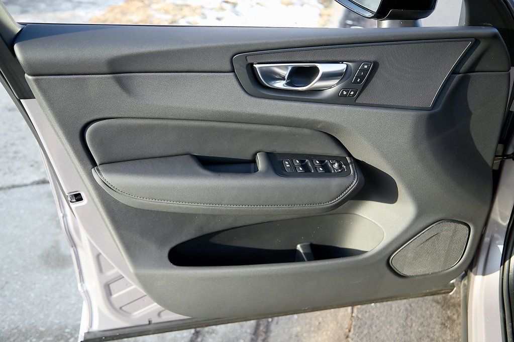 2026 VOLVO XC60 - Image 10