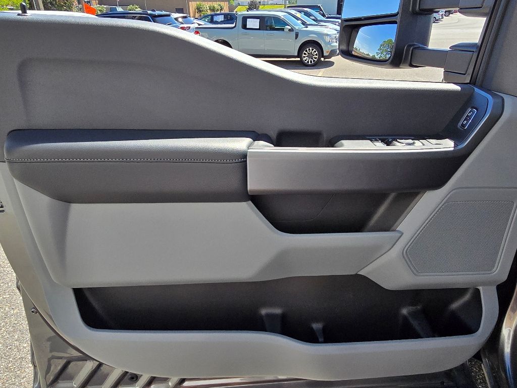 2025 Ford F-350 XLT photo 8