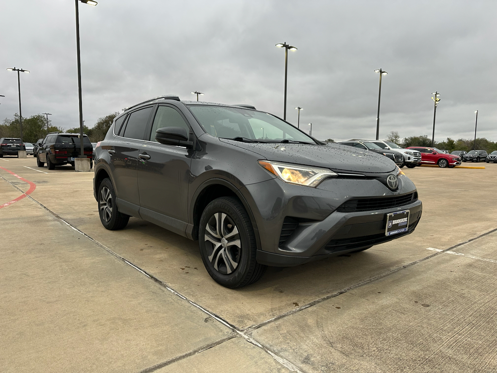 2017 Toyota RAV4 LE photo 2