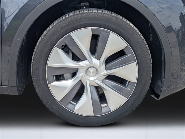 2024 Tesla Model Y Long Range photo 11