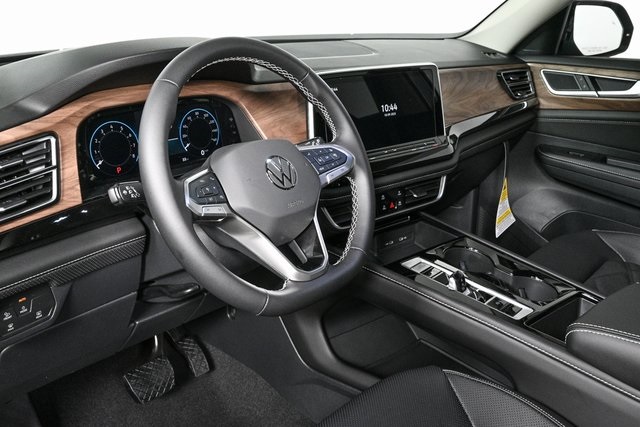 2026 Volkswagen Atlas SE Technology photo 3